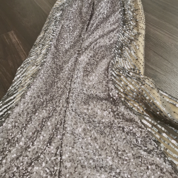 Off-shoulder evening dress - Picture 4 of 5